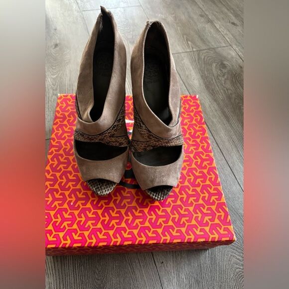 Tory Burch woman’s snake print high heels - Picture 1 of 8